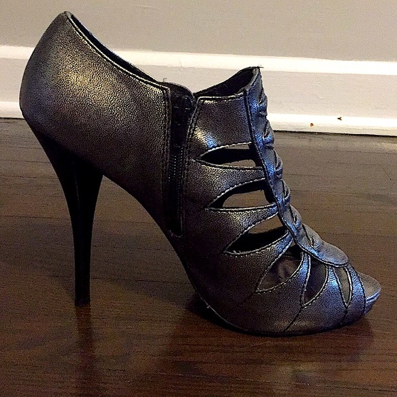 Heels - Picture 7 of 7